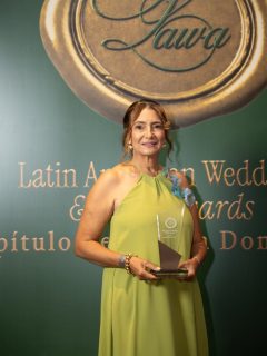 Con inmensa gratitud recibimos el reconocimiento como Mejor Empresa de Eventos Corporativos de la Región Este.

Agradecemos a @premioslawa y a todo su equipo por esta valiosa distinción. Este reconocimiento tiene un significado muy especial, ya que fue la única mujer nominada en esta categoría en la Región Este, demostrando que la pasión, la visión y la perseverancia abren camino a grandes logros.

Gracias a Dios, a nuestros clientes por su confianza y a todo el equipo de Grupo Solex, cuyo compromiso y excelencia hacen posible cada éxito alcanzado.

¡Este premio es de todos los que han sido parte de este recorrido!
